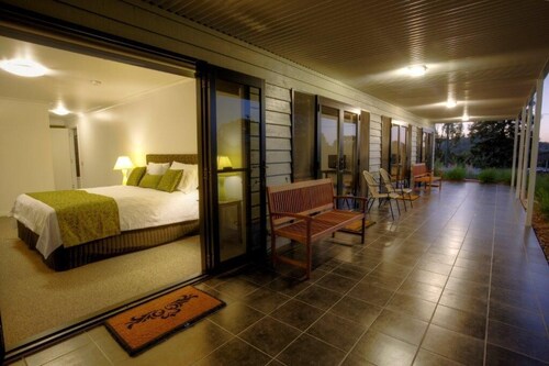 Luxurious Ballandean Guest House.  20 wineries within 10 min. ballandean.net.au