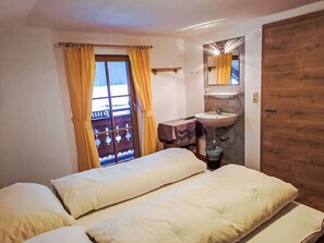 6 bedrooms, free WiFi