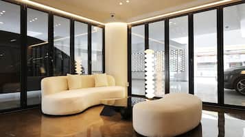 Sala de estar en el lobby