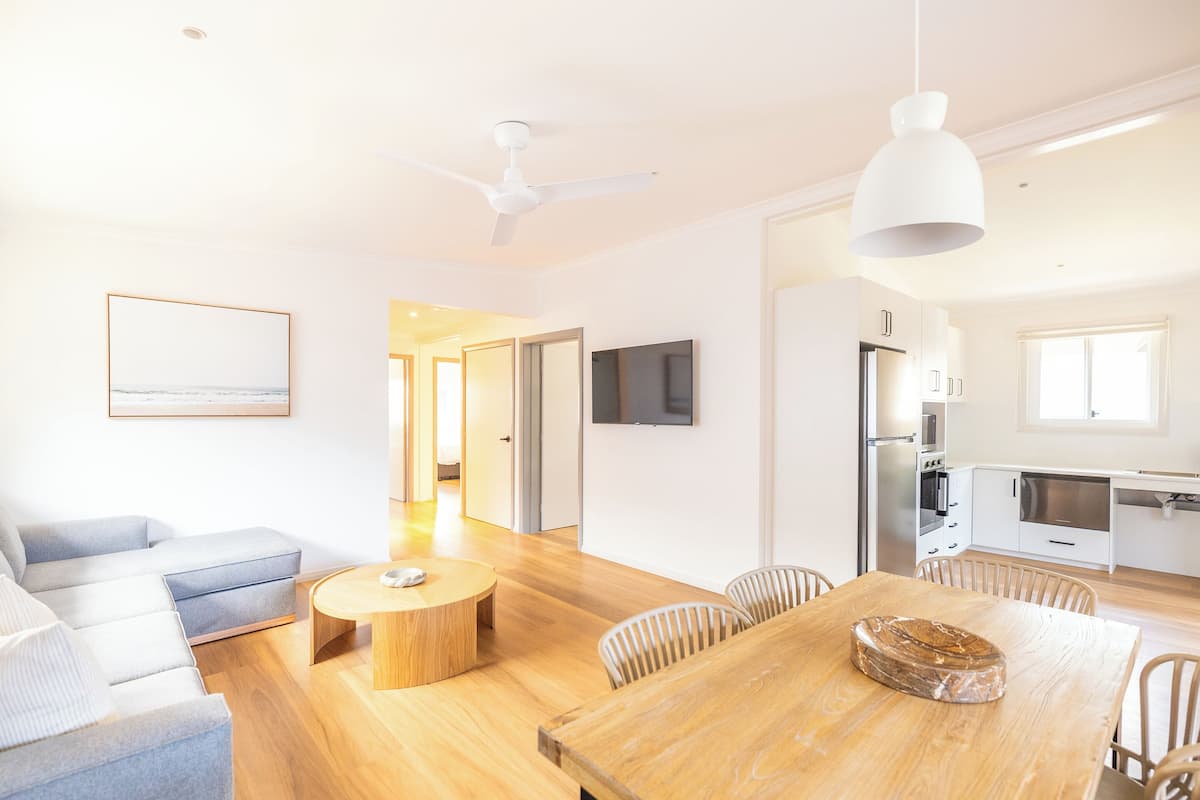 Standard Cabin, 3 Bedrooms, Mobility Accessible | Living area