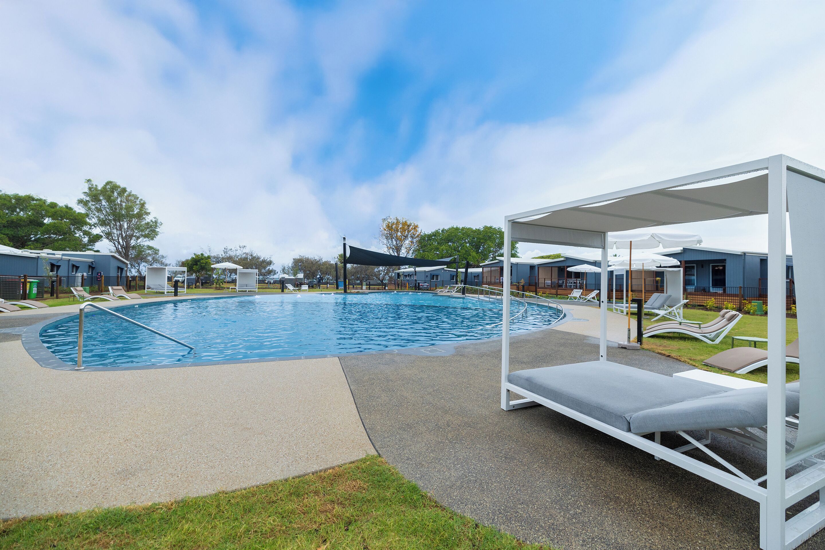 Hồ bơi ngoài trời 