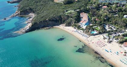 Maggy's Home... surrounded by greenery and a few stops from the beach