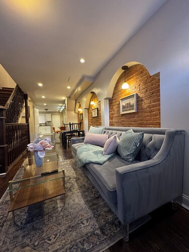 Spacious 3 bedroom Townhome in the heart of Baltimore 