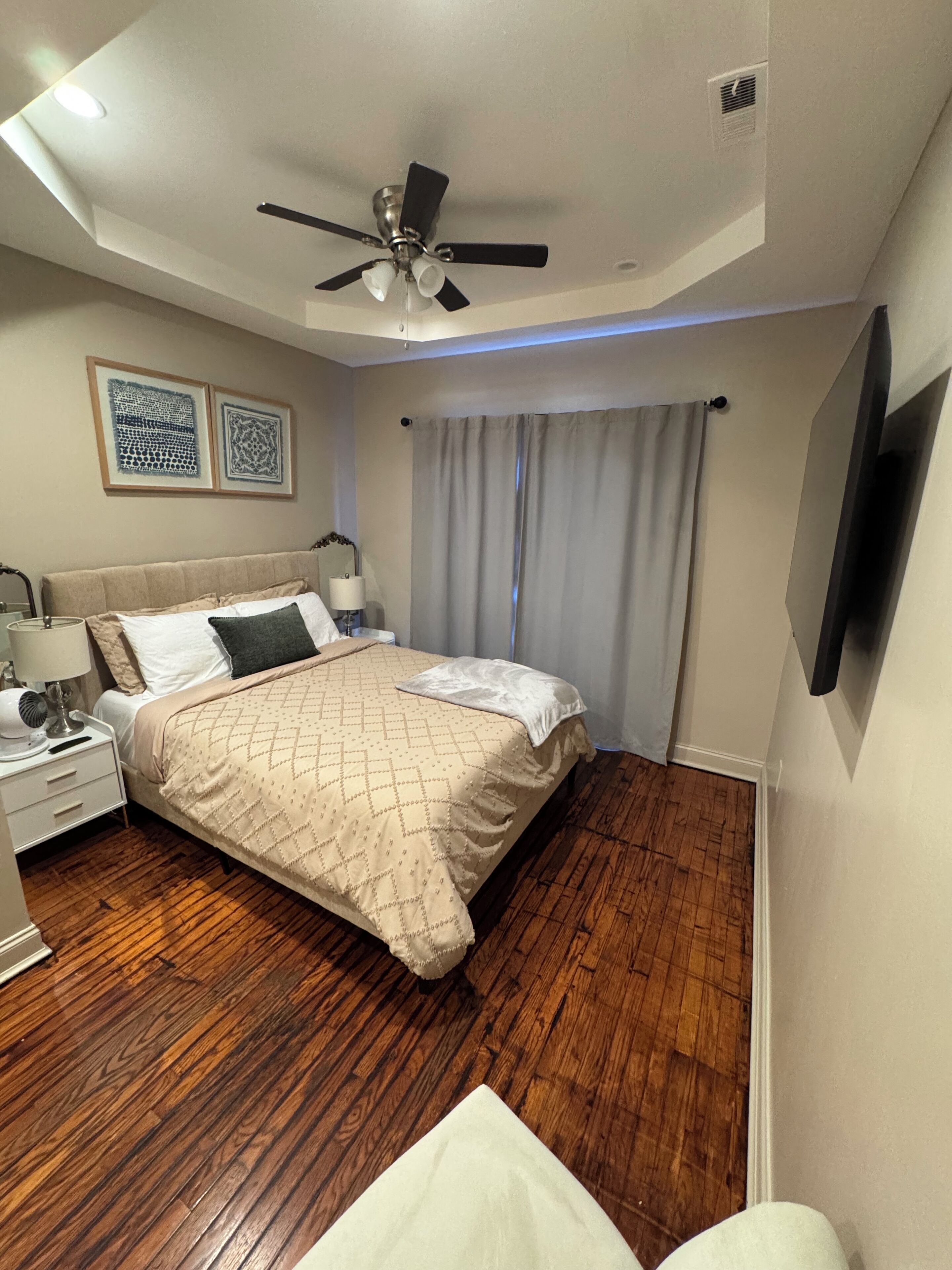 3 bedrooms, desk, iron/ironing board, free WiFi