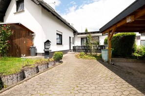 Exterior - Holiday Home 'Eiffelperle' with Private Terrace, Garden, Infrared Sauna & Wi-Fi (Kaisersesch)