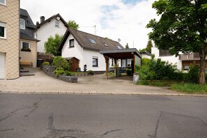 Exterior - Holiday Home 'Eiffelperle' with Private Terrace, Garden, Infrared Sauna & Wi-Fi (Kaisersesch)