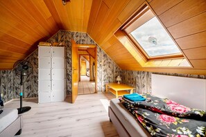 3 bedrooms, iron/ironing board, free WiFi, bed sheets - Holiday Home 'Eiffelperle' with Private Terrace, Garden, Infrared Sauna & Wi-Fi (Kaisersesch)