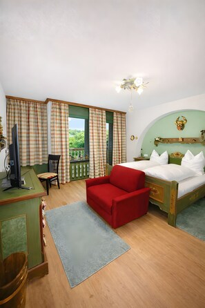 1 bedroom, iron/ironing board, free WiFi, bed sheets - Apartment 'Ferienwohnung Hinterthal' with Mountain View, Shared Garden and Wi-Fi (Hinterthal)