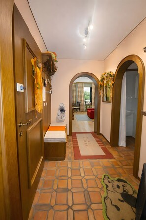 Interior - Apartment 'Ferienwohnung Hinterthal' with Mountain View, Shared Garden and Wi-Fi (Hinterthal)