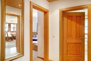 Interior - Apartment 'Landhaus Bergkulisse' with Mountain View, Shared Terrace and Wi-Fi (Wallgau)