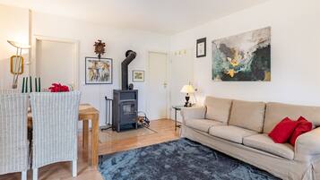 Fernseher, Kamin, DVD-Player, Stereoanlage