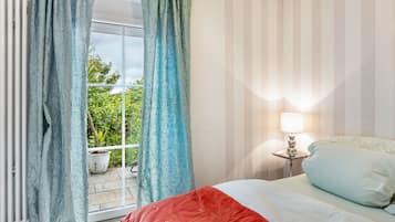 2 bedrooms, iron/ironing board, bed sheets