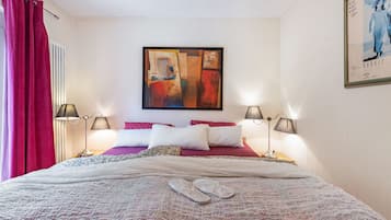 2 bedrooms, iron/ironing board, bed sheets