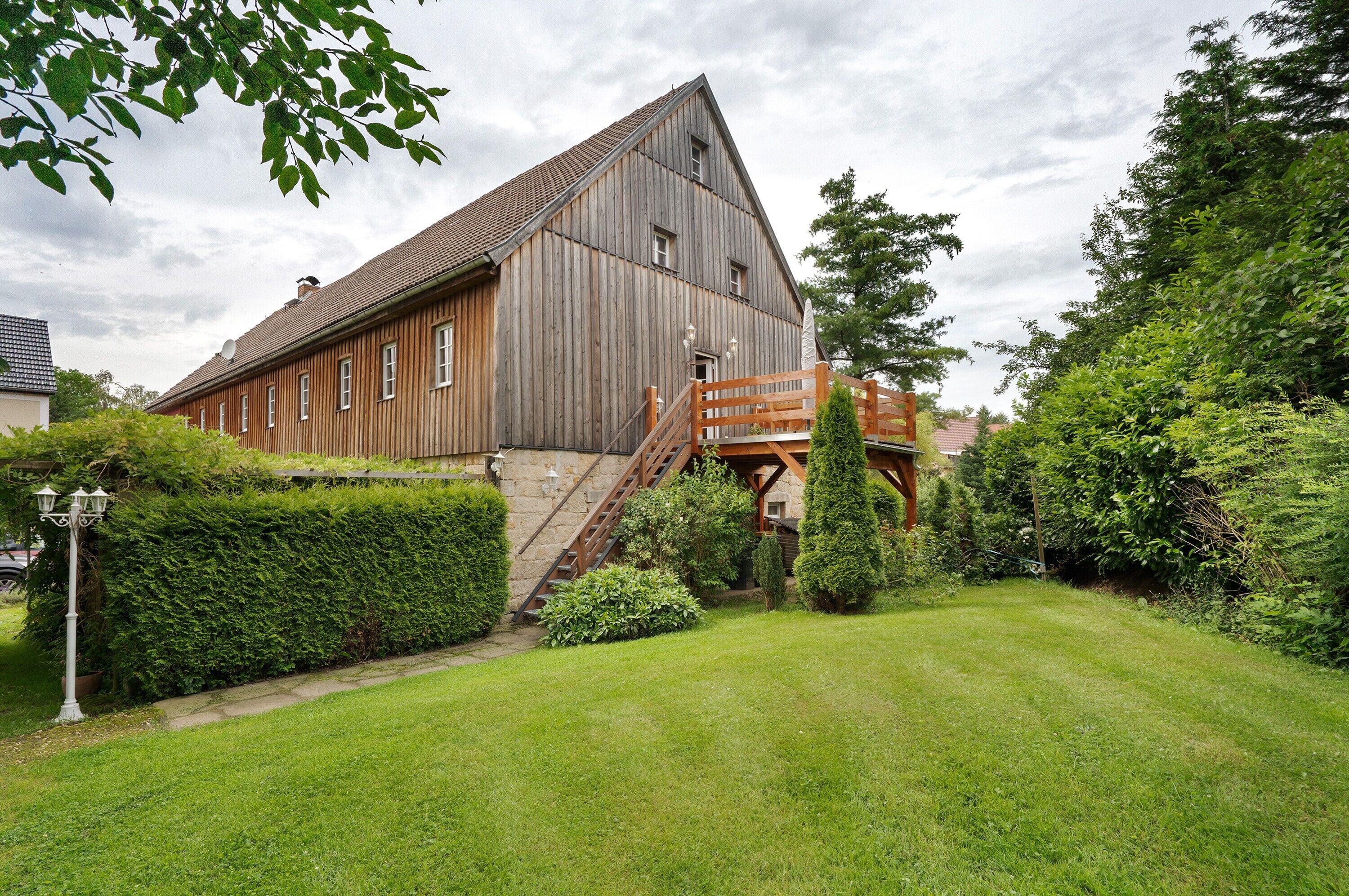 المنشأة من الخارج