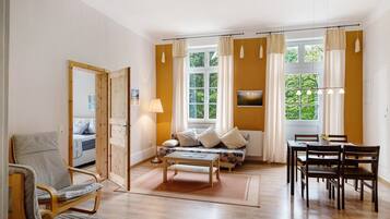 TV, tavolo da ping pong