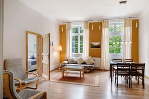 TV, ping pong - Apartment 'Ferienwohnung 4' with Shared Terrace, Shared Garden (Krakow am See)