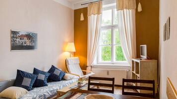 TV, tavolo da ping pong