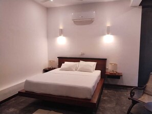 2 habitaciones, escritorio, tabla de planchar con plancha y wifi gratis 