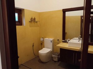 Doccia, asciugacapelli, bidet, asciugamani