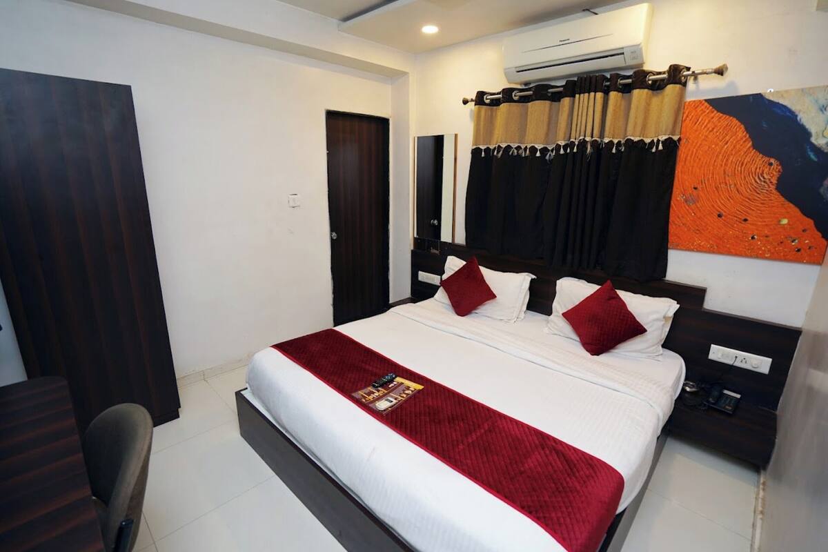 WiFi (free), bed sheets