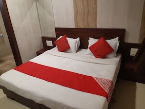 Classic Double Room | Free WiFi, bed sheets - HOTEL SK Rajkot (Rajkot)