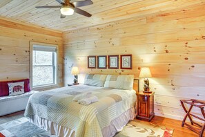 2 bedrooms, iron/ironing board, internet, bed sheets