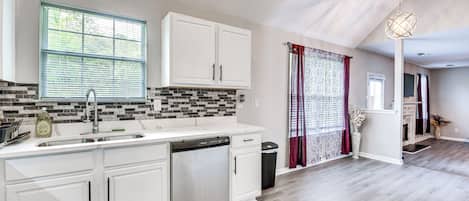 Fridge, microwave, stovetop, dishwasher