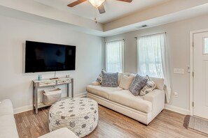 TV - Charming Oak Island Beach House w/ Fire Pit & Yard (Oak Island)