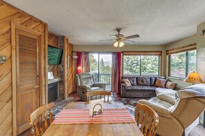 TV, fireplace