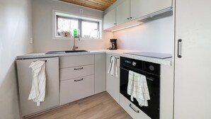 Kaffetrakter/tekoker, kjøleskap, mikrobølgeovn og ovn