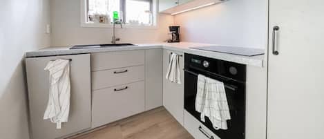 Réfrigérateur, four, plaque de cuisson, lave-vaisselle