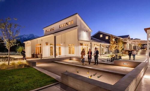 Modern 2BR Reno Retreat · Patio Season & Views