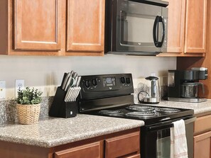 Fridge, microwave, oven, stovetop - South Reno 2BR | Pool, Patio & Mountain Views (Reno)