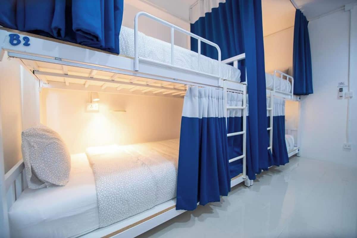 Shared Dormitory, Men only