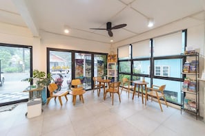 Daily cooked-to-order breakfast (THB 250 per person) - The Rock Samui Poshtel Lamai Beach (Koh Samui)