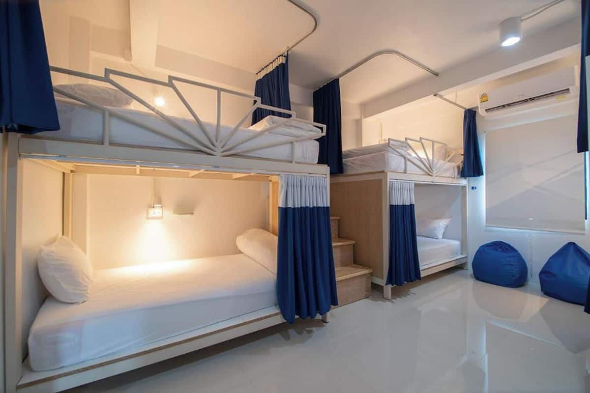 Shared Dormitory, Women only