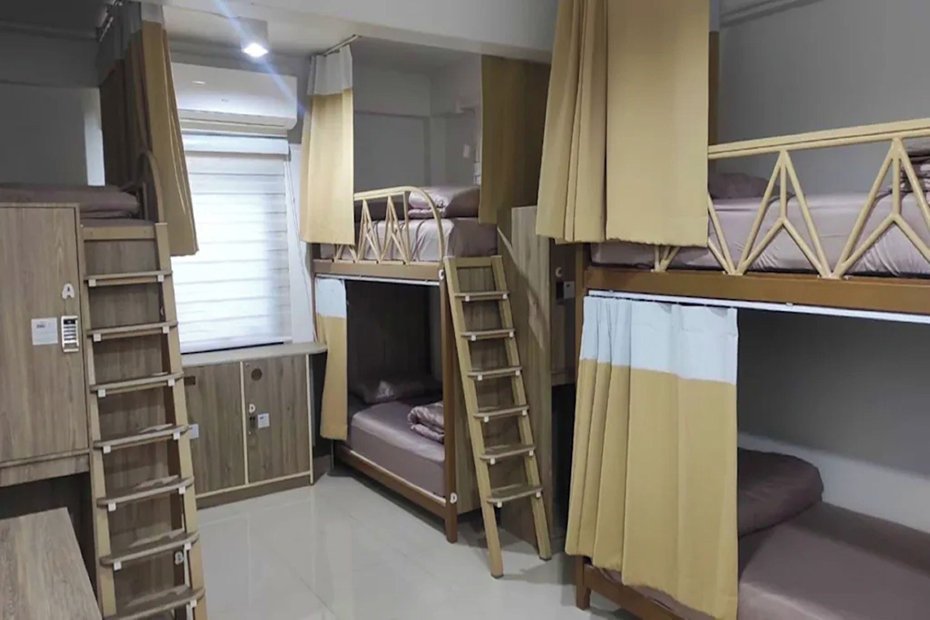 Pemandangan dari bilik