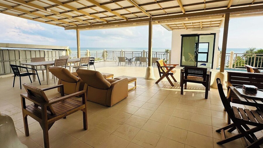 The Rock Samui Poshtel Lamai Beach