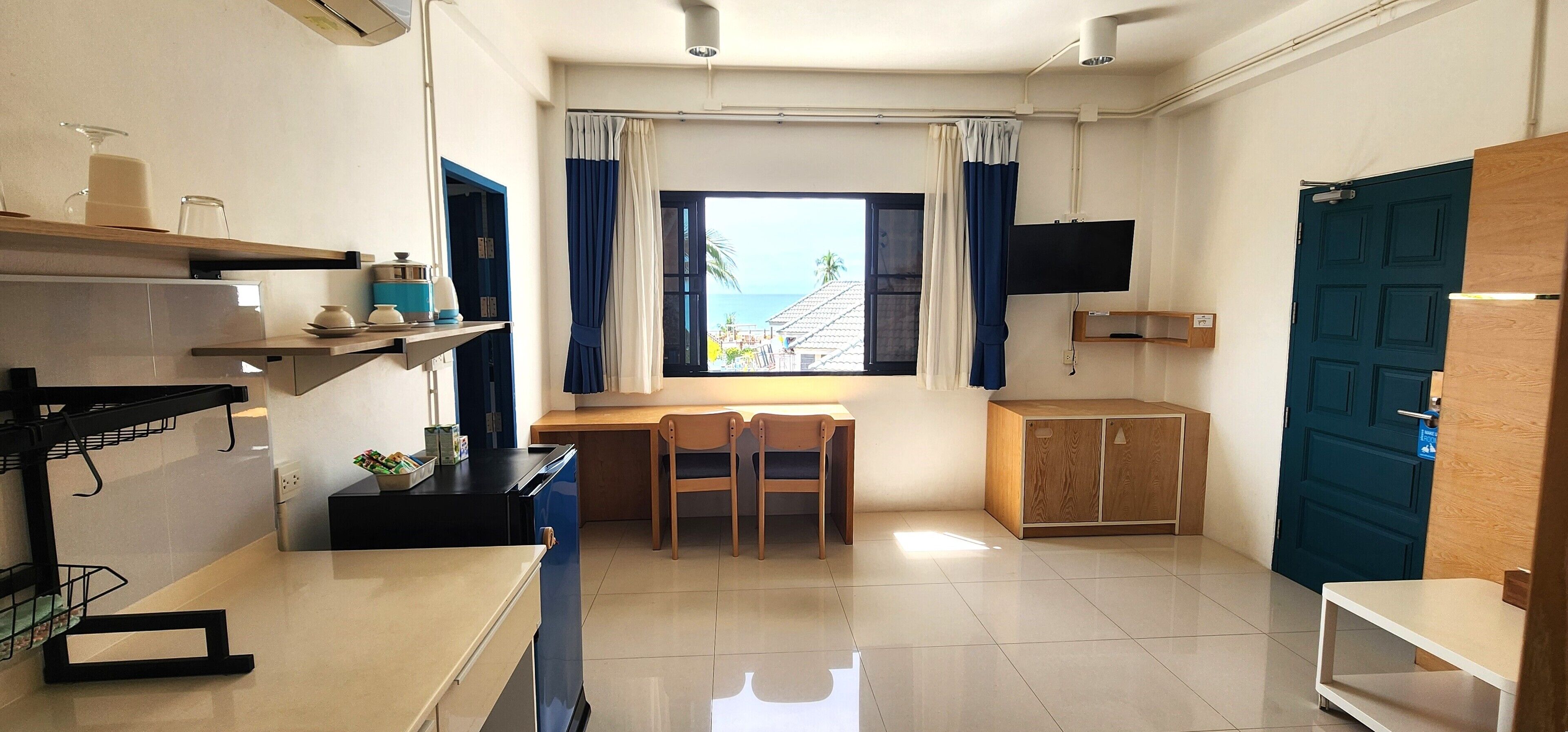 Family Room | Hypo-allergenic bedding, individually decorated, individually furnished