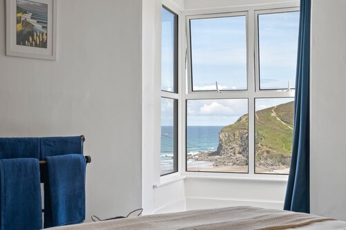 Beautiful Home with Sea Views & Parking