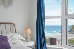 3 bedrooms, iron/ironing board, travel cot, WiFi - Beautiful Home with Sea Views & Parking (Porthtowan)