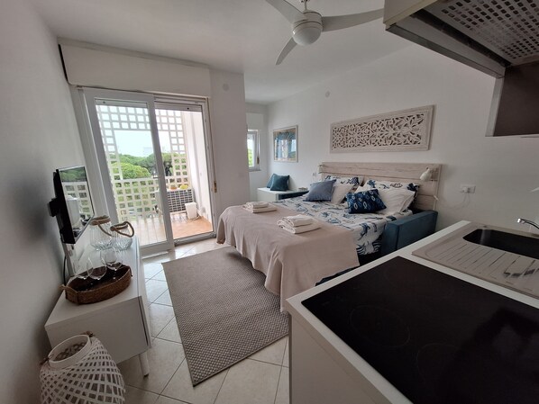 1 bedroom, WiFi, bed sheets - 1 Bedroom Apartment in Lignano Sabbiadoro (Lignano Sabbiadoro)