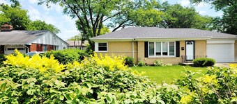 4 Bedroom, 2 Full Bath. Centrally Located. Near O'Hare Airport and attractions  
