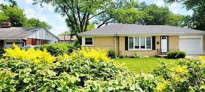 4 Bedroom, 2 Full Bath. Centrally Located. Near O'Hare Airport and attractions  