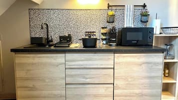 Fridge, microwave, coffee/tea maker, toaster