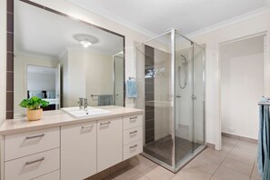 Hair dryer, towels - Treetop Living Anglesea (Anglesea)
