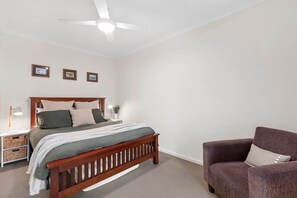 4 bedrooms, WiFi (free), bed sheets - Treetop Living Anglesea (Anglesea)
