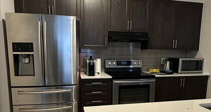 Brand-new property in a friendly neighborhood, close to shops and restaurants.
