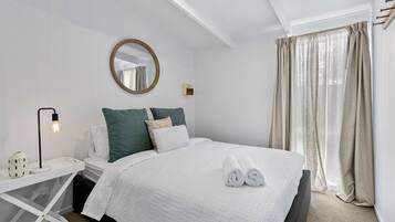 2 bedrooms, iron/ironing board, free WiFi, bed sheets