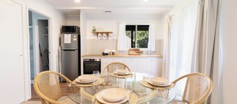 The Cottage- Pet Friendly with secure yard and close to beach and river! 